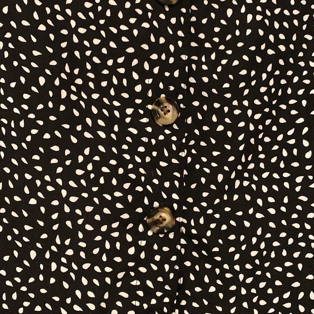 Black with white petal shaped design mini dress - Picture 2 of 4